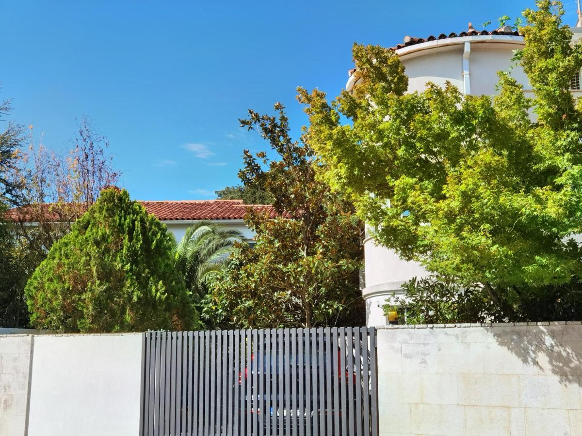Pine And Lime Apartments بولا المظهر الخارجي الصورة