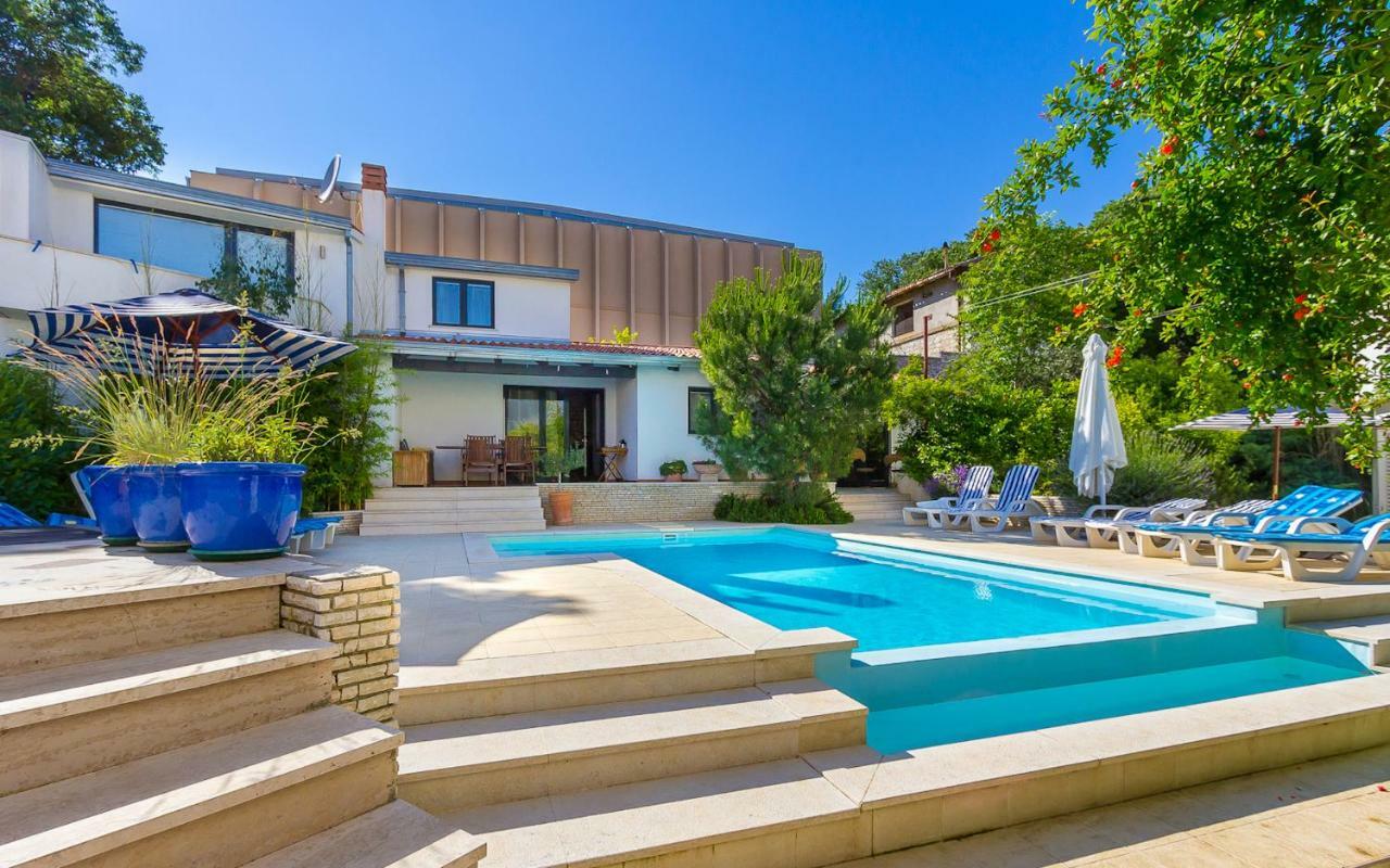 Pine And Lime Apartments بولا المظهر الخارجي الصورة
