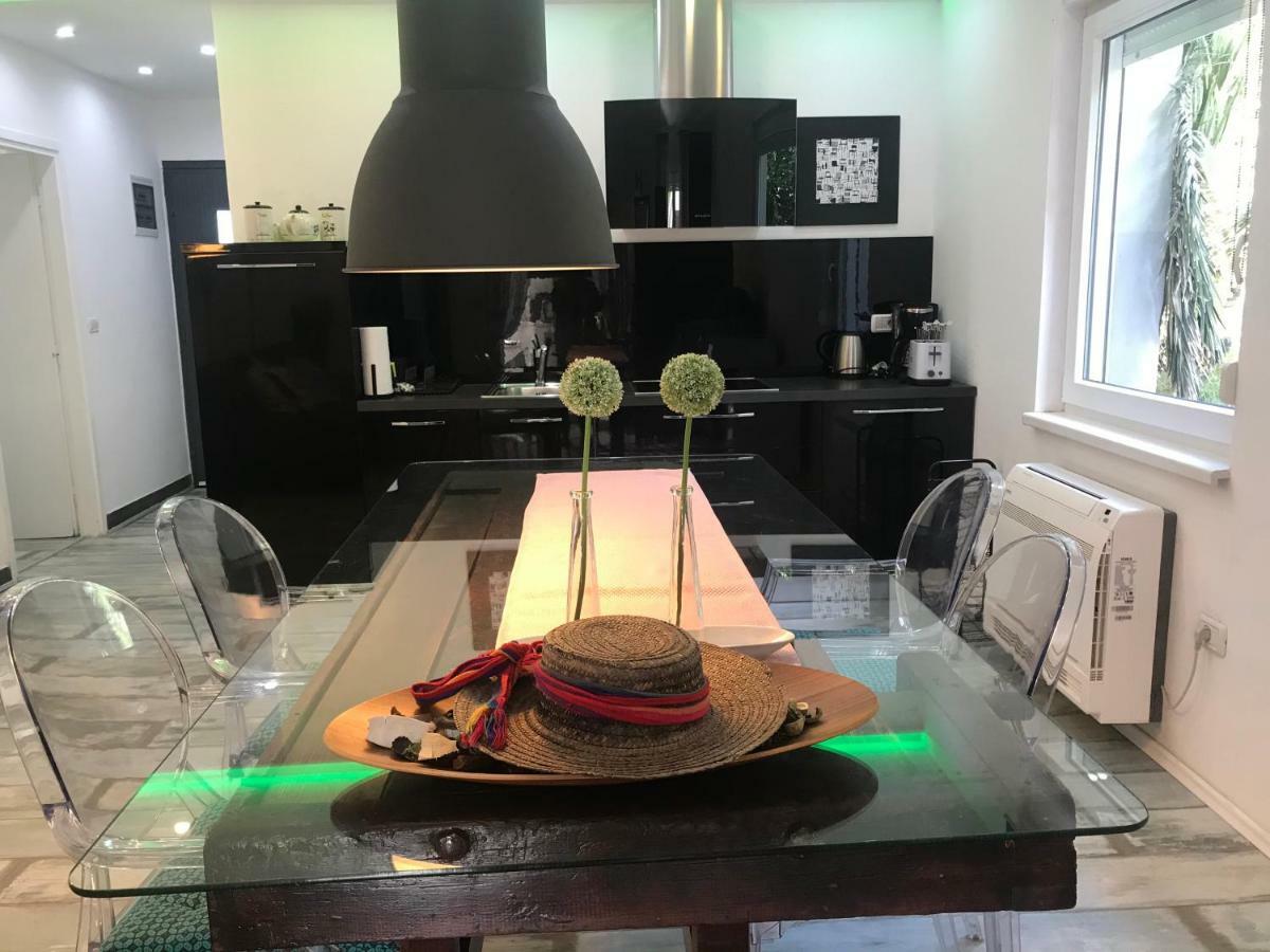 Pine And Lime Apartments بولا المظهر الخارجي الصورة